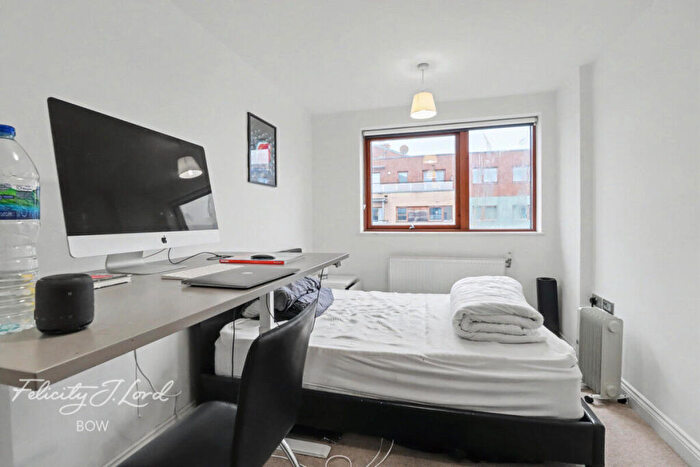 2 Bedroom Apartment To Rent In Trevithick Way, London, E3