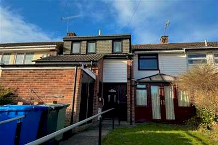 3 Bedroom House To Rent In White Edge Close, Chesterfield, S40