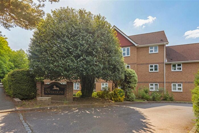 2 Bedroom Flat For Sale In Queens Road, Maidstone, ME16