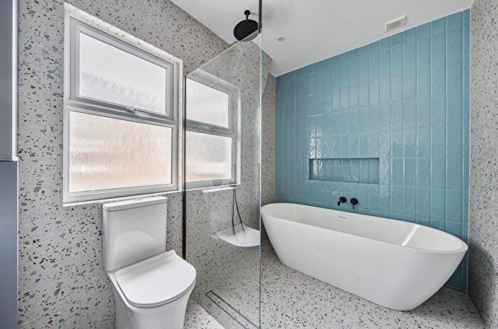 2 Bedroom Flat For Sale In Farley Road, London, SE6