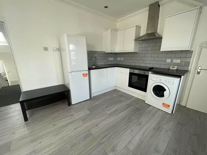 2 Bedroom Flat To Rent In Claude Road, Roath, Cardiff, CF24
