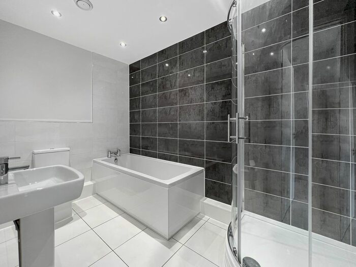 2 Bedroom Flat To Rent In Atkinson Street, Leeds, LS10