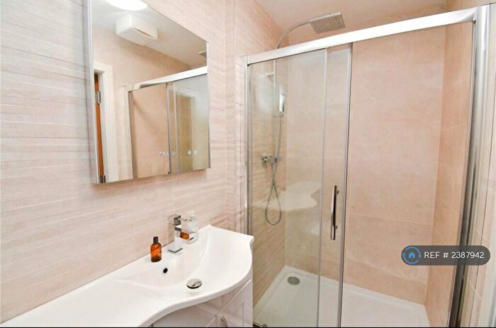 3 Bedroom Flat To Rent In Rocky Lane, Wirral, CH60