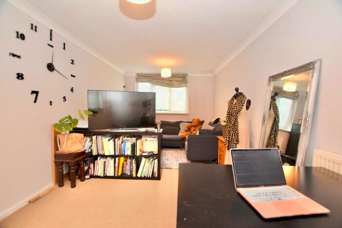 1 Bedroom Flat To Rent In Ashley Crescent, London, SW11