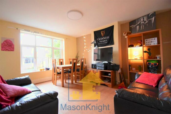 6 Bedroom Semi-Detached House To Rent In Gibbins Road Student Property - Selly Oak, Birmingham, B29