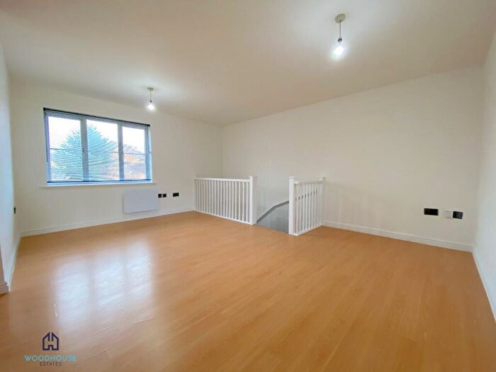 1 Bedroom Flat To Rent In Torrington Gardens, London, N11