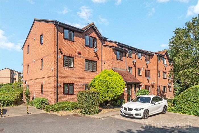 Studio To Rent In Bridge Meadows, London, SE14