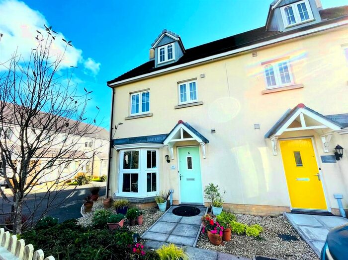 4 Bedroom Town House For Sale In Y Ffowndri, Llanelli, SA15