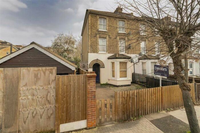 2 Bedroom Flat To Rent In Lichfield Road, Cricklewood, NW2