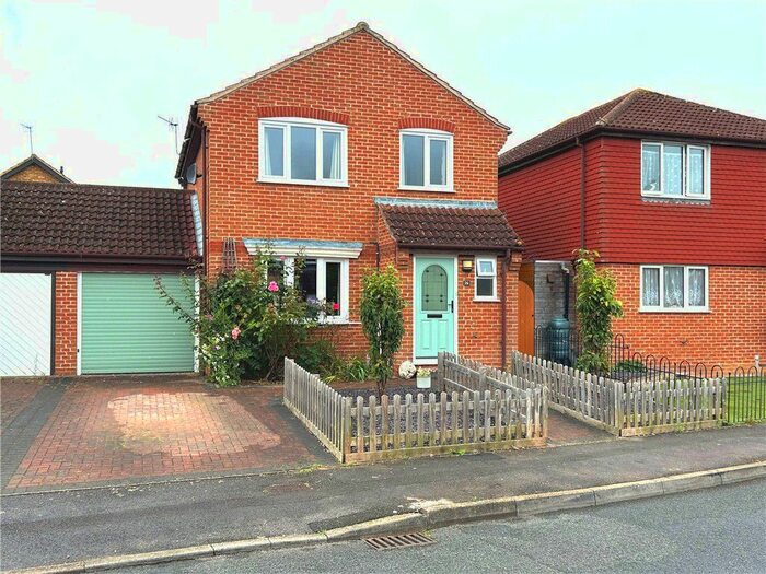 3 Bedroom Detached House For Sale In St. Matthews Close, Evesham, Worcestershire, WR11