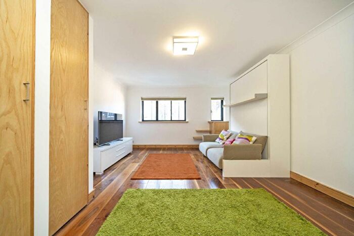 Studio To Rent In Lewis Road, Richmond, TW10