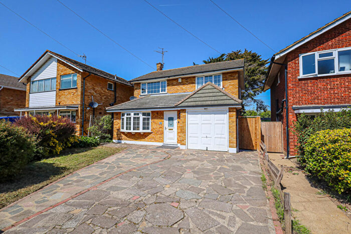 3 Bedroom Detached House For Sale In Woodgrange Drive, Southend-on-sea, SS1