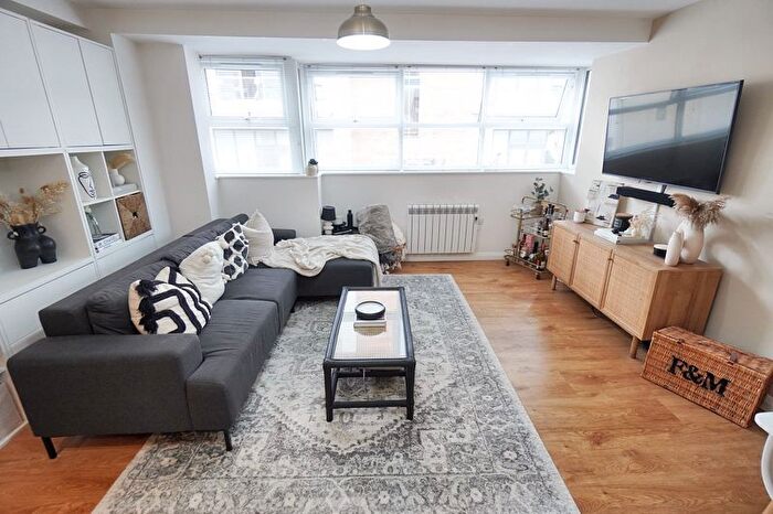 2 Bedroom Flat To Rent In Corporation Street, High Wycombe, HP13