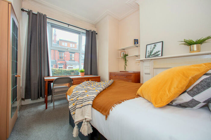 6 Bedroom Terraced House To Rent In Chestnut Avenue, Hyde Park, Leeds, LS6