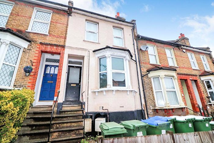 1 Bedroom Flat For Sale In Maximfeldt Road, Erith, DA8