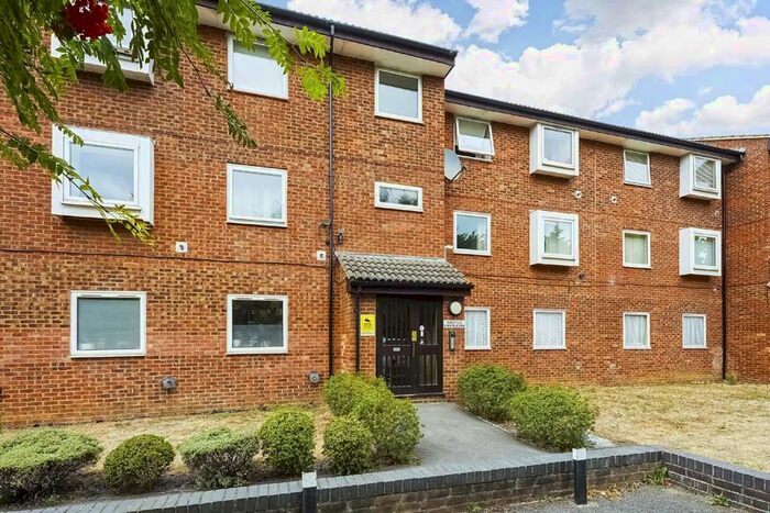 2 Bedroom Flat To Rent In Henfield Road, London, SW19