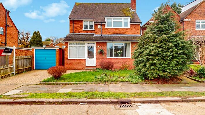 4 Bedroom Detached House For Sale In Meredith Close, Pinner, HA5