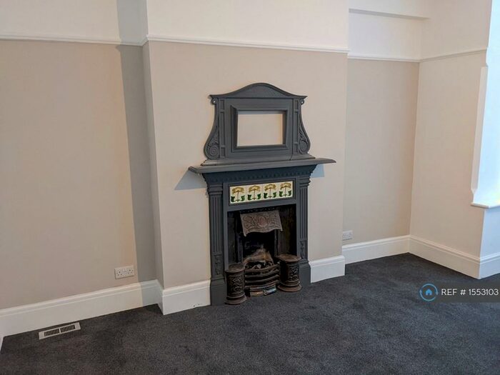 3 Bedroom Flat To Rent In Everard Road, Rhos On Sea, Colwyn Bay, LL28