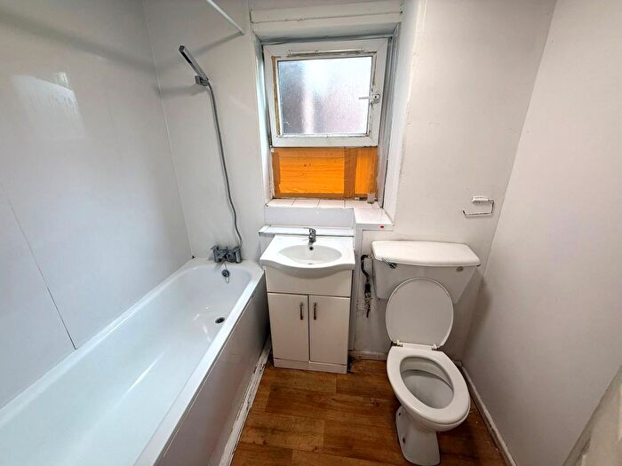 1 Bedroom Flat To Rent In Thornhill Gardens, Barking, IG11