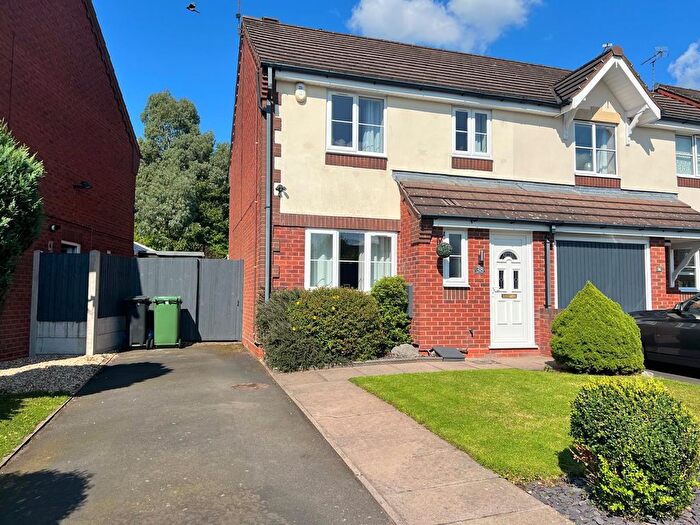 3 Bedroom Semi-Detached House To Rent In Richborough Drive, Dudley, DY1