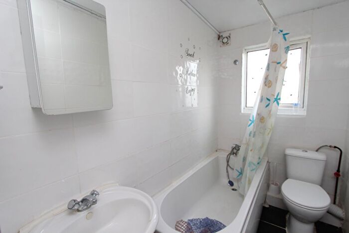 1 Bedroom Flat To Rent In Broomhill Road, D Broomhill Rd, Ilford, IG3
