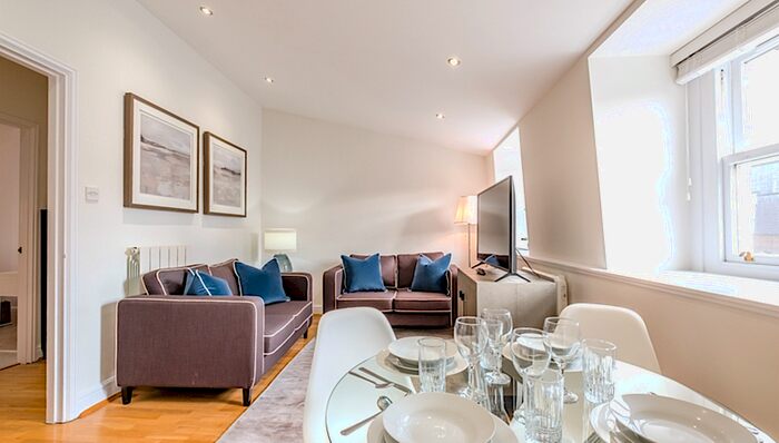 2 Bedroom Flat To Rent In Nottingham Place, Marylebone, London, W1U