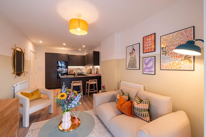 2 Bedroom Flat For Sale In Edgware Road, Hendon, NW9