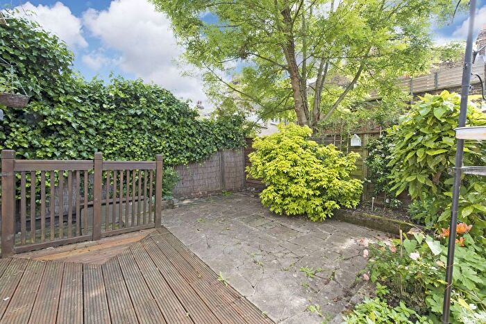 2 Bedroom Flat To Rent In Hambalt Road, Abbeville Village, London, SW4