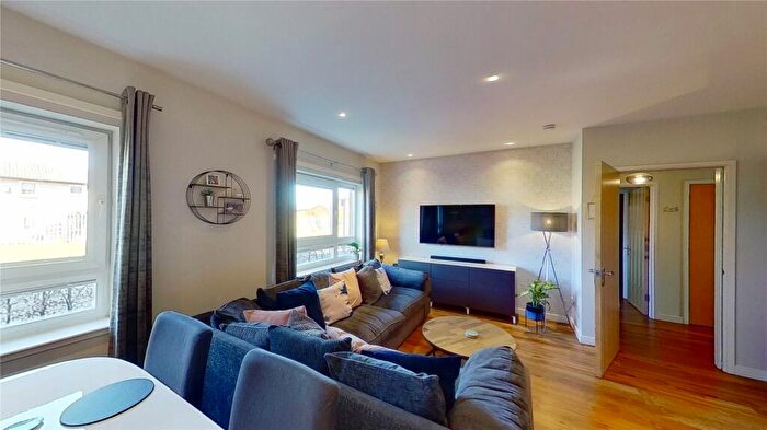 3 Bedroom Flat To Rent In New Mart Place, Edinburgh, EH14