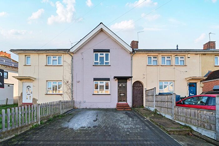 3 Bedroom Terraced House For Sale In Dickens Road, Gravesend, Kent, DA12