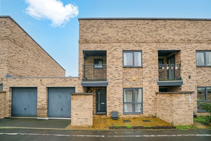 3 Bedroom Semi Detached House For Sale In Duffy Avenue, Harrow, HA2