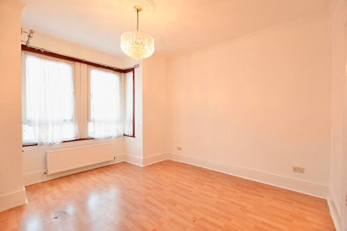 6 Bedroom Terraced House To Rent In Katherine Road, Forest Gate, E7