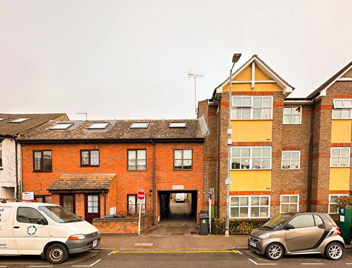 1 Bedroom Flat To Rent In Queens Road, Watford, WD17