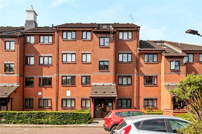 1 Bedroom Flat To Rent In St. Benedict's Close, London, SW17