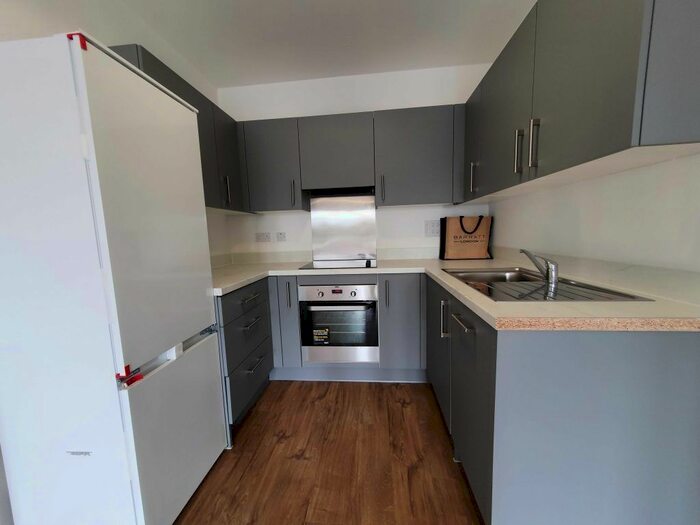 1 Bedroom Flat To Rent In Rayon Close, Wallington, SM6