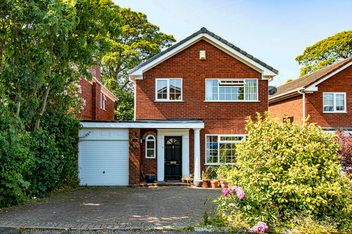 4 Bedroom Detached House To Rent In Amersham Close, Macclesfield, SK10