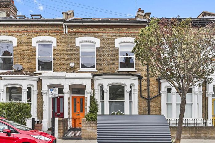 4 Bedroom Terraced House For Sale In Kynaston Road, N16