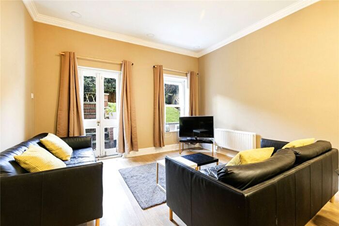 2 Bedroom Flat To Rent In Highbury New Park, Islington, London, N5