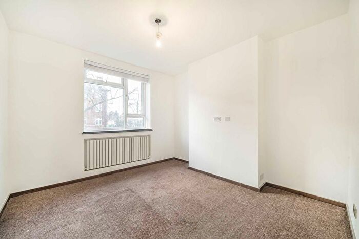 4 Bedroom Flat To Rent In Albert Carr Gardens, Streatham, SW16