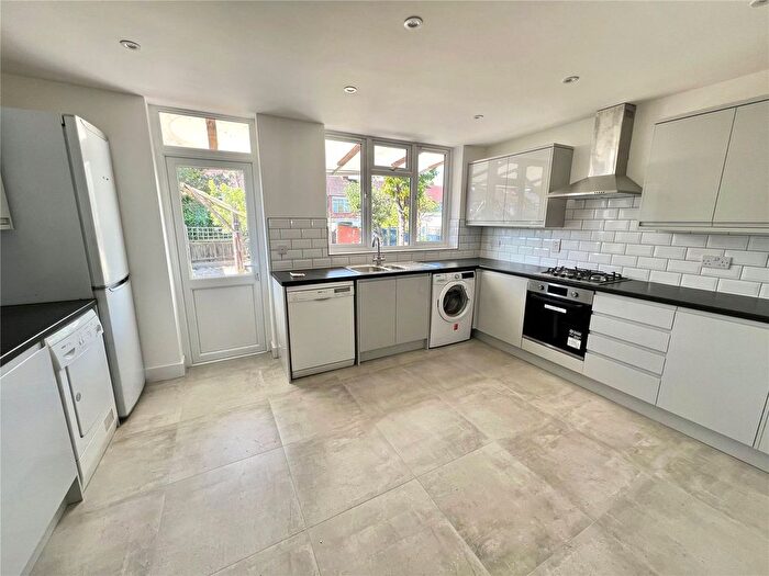 4 Bedroom End Of Terrace House To Rent In Shrewsbury Road, London, N11