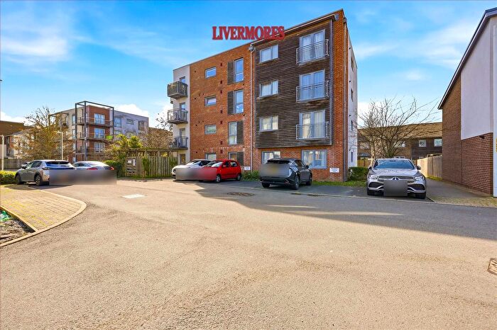 2 Bedroom Flat For Sale In Angie Mews, Dartford, DA1