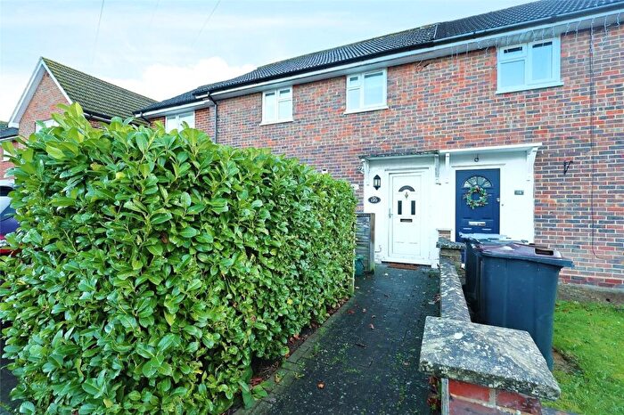 2 Bedroom Terraced House To Rent In Hawthorn Road, Woking, Surrey, GU22