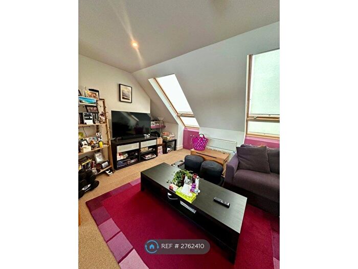2 Bedroom Flat To Rent In Woodfield Road, Leigh-On-Sea, SS9