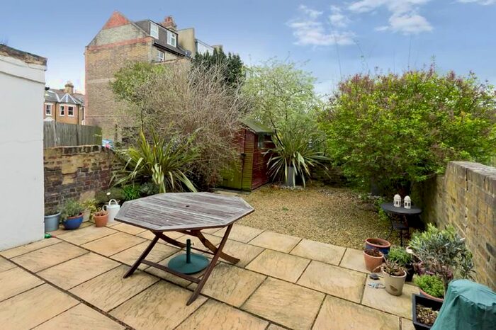 2 Bedroom Flat To Rent In Mill Lane, West Hampstead, London, NW6