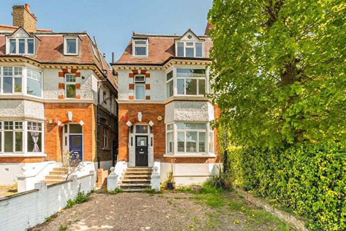 Flat To Rent In Kings Avenue, Balham, SW12