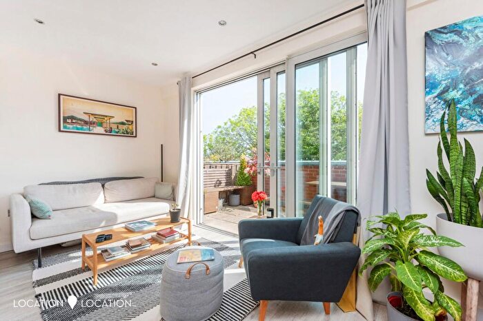 2 Bedroom Flat For Sale In Manor Road, Latitude Apartments, N16