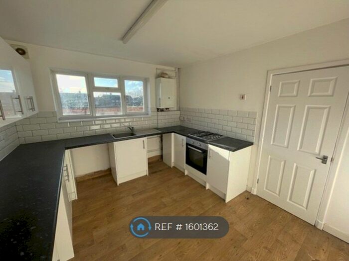 3 Bedroom Maisonette To Rent In Park Parade, Havant, PO9