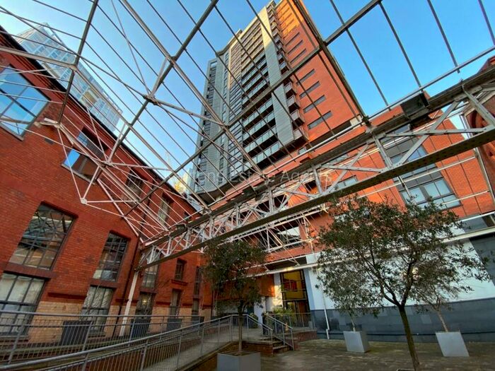 2 Bedroom Apartment To Rent In Tempus Tower, Mirabel Street, Manchester, M3