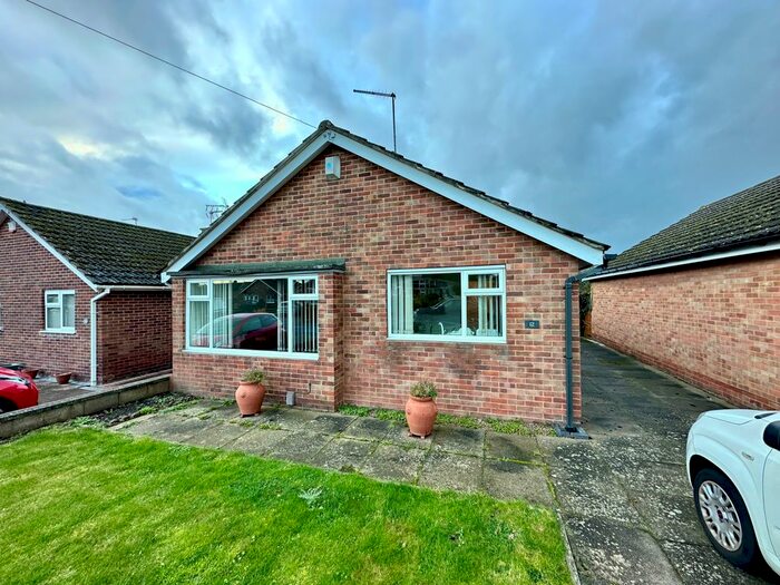 2 Bedroom Bungalow To Rent In Melbourne Close, Allestree, Derby, DE22