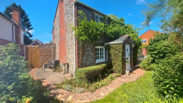 4 Bedroom Detached House To Rent In Maidenhead, Berkshire, SL6